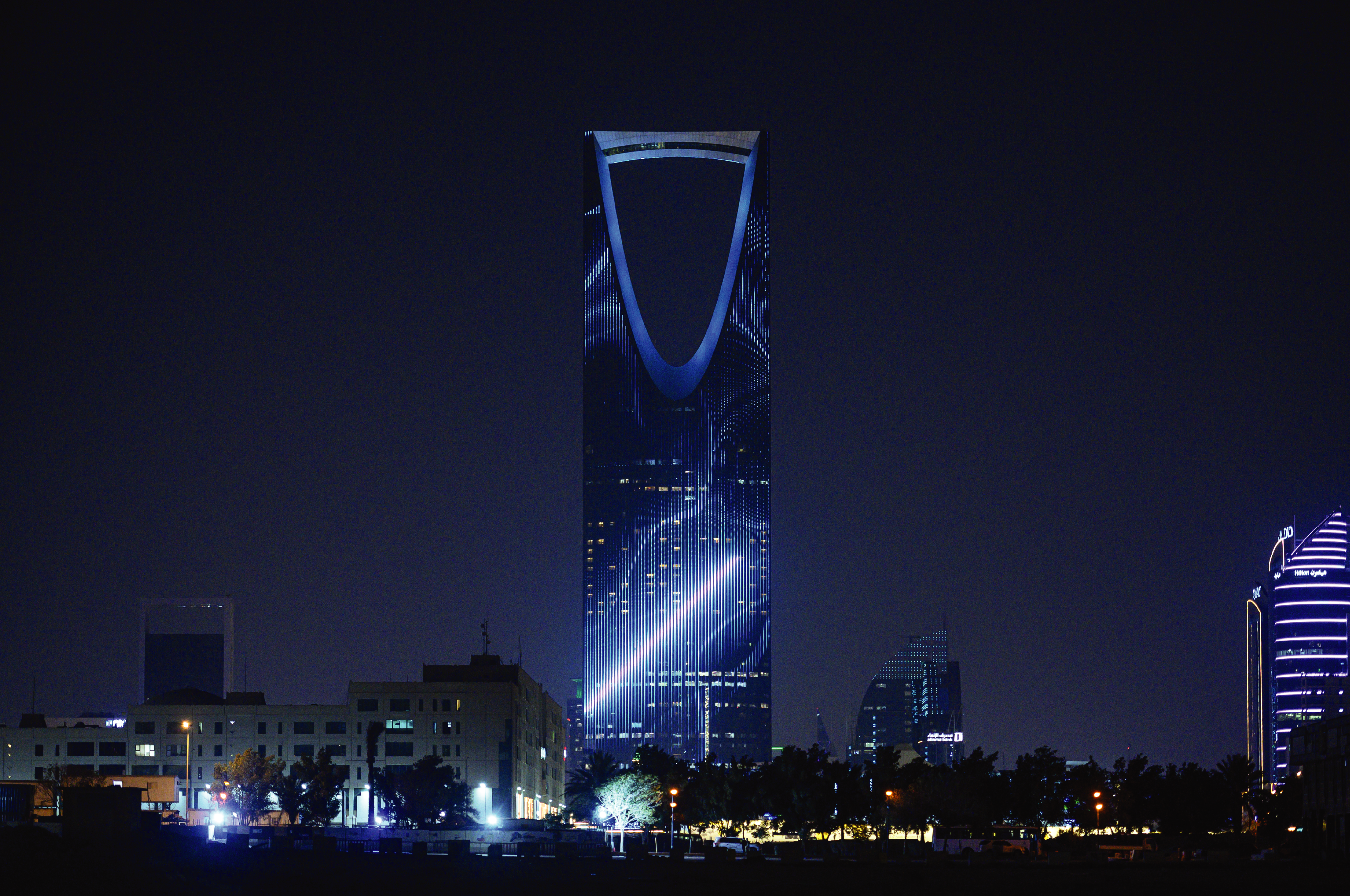 تركيب شاشات واجهات برج المملكة